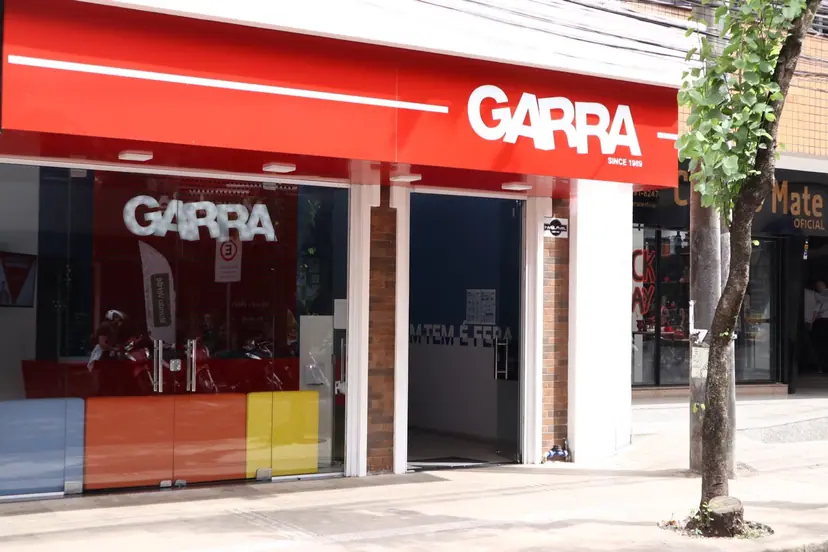 Fachada do Garra Pré-Vestibular na Rua Morom